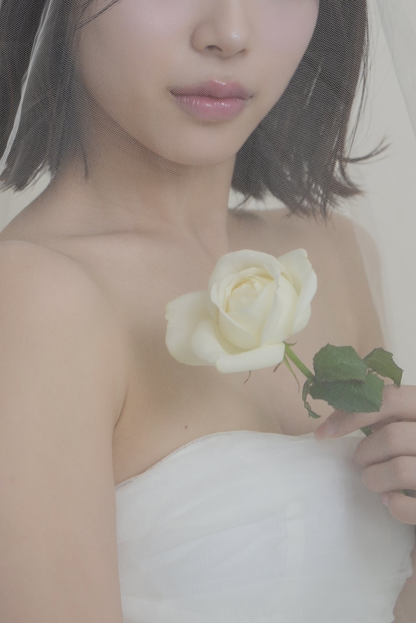 白いバラと花嫁のブライダルヘアメイク